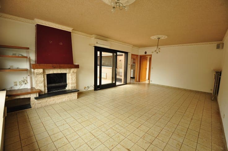 Bungalow met grote garage en twee slaapkamers