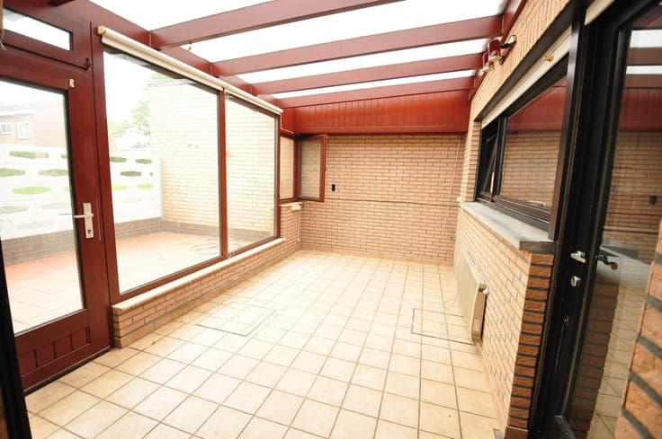 Bungalow met grote garage en twee slaapkamers
