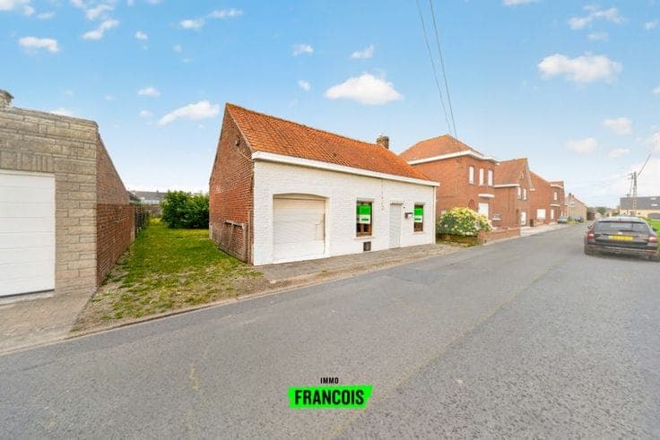 Detached house to renovate on a 550 m² plot in Klerken for …