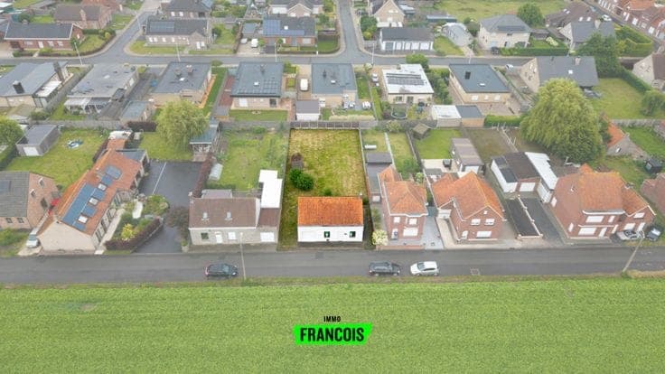 Detached house to renovate on a 550 m² plot in Klerken for …
