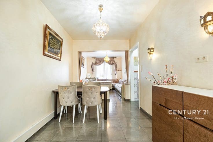 Spacious 4-bedroom house overlooking the beautiful Achterham