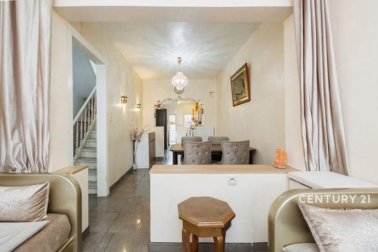 Spacious 4-bedroom house overlooking the beautiful Achterham