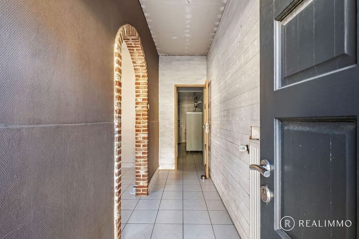 Op te frissen woning met 3 slaapkamers en binnenkoer te C...
