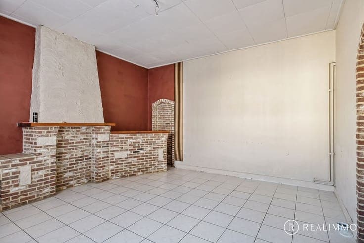 Op te frissen woning met 3 slaapkamers en binnenkoer te C...