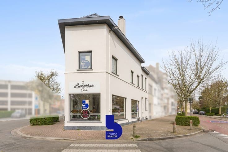 Toplocatie: Handelspand met garage en ruim appartement boven