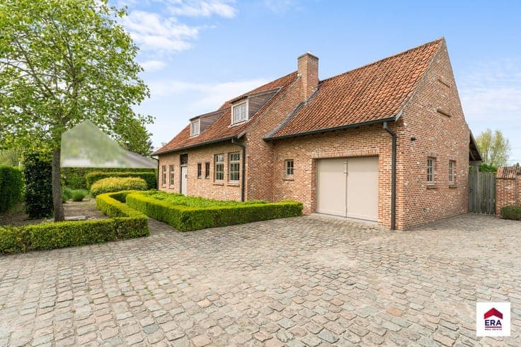 Spacious home with pool in Dentergem