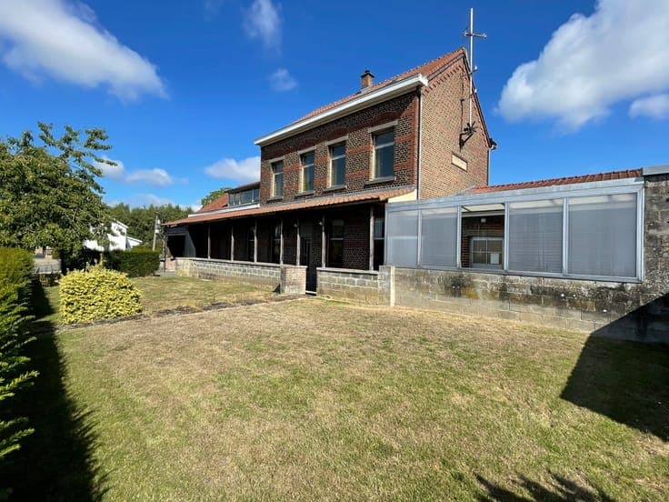A spacious house with a garden and two large garages