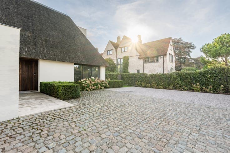 Exclusive villa with high-end finishes, set in a pleasant...