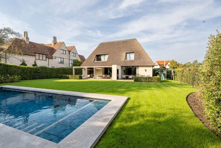 Exclusive villa with high-end finishes, set in a pleasant...
