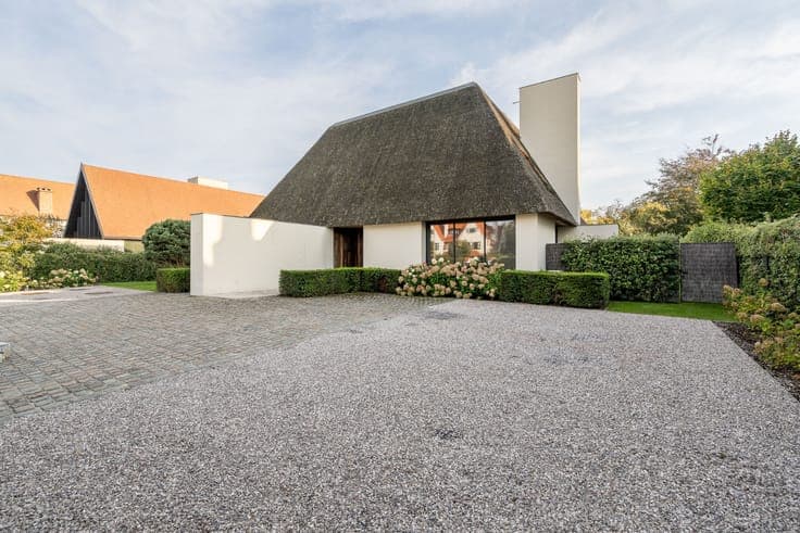 Exclusive villa with high-end finishes, set in a pleasant...
