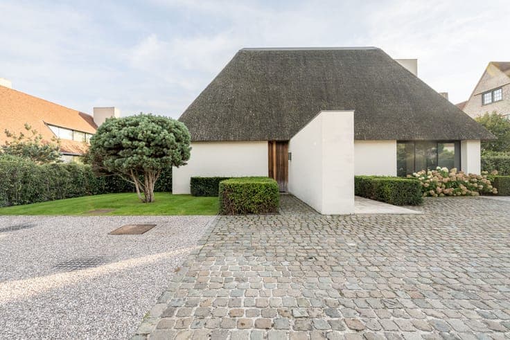 Exclusive villa with high-end finishes, set in a pleasant...