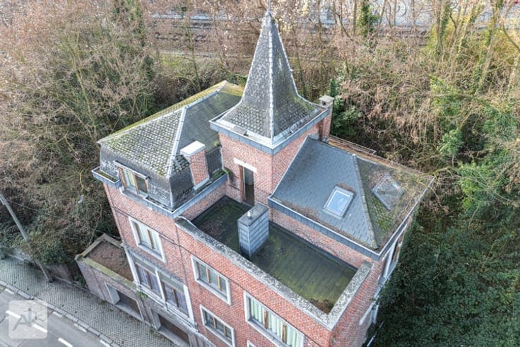 Superb opportunity on the doorstep of the Laveu district!