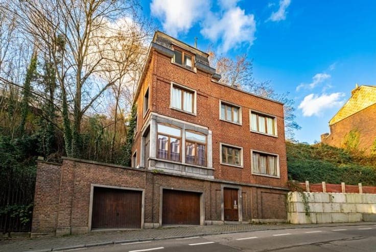 Superb opportunity on the doorstep of the Laveu district!