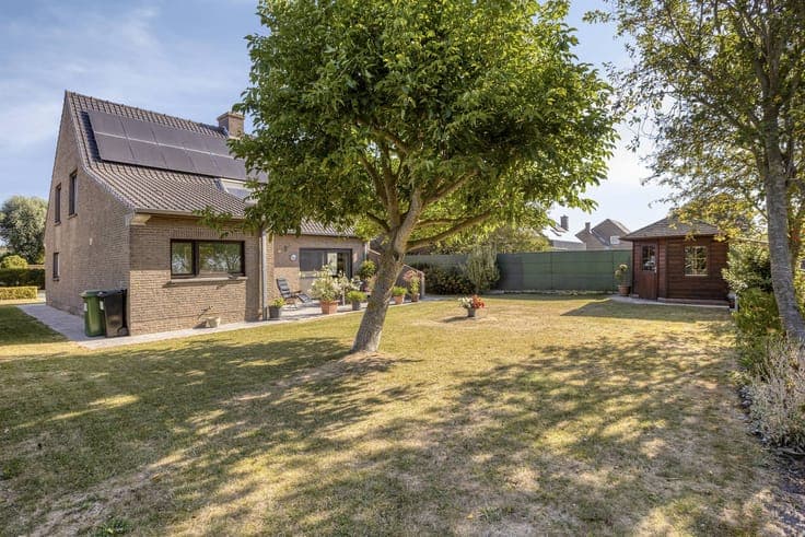 4 bedroom house with beautiful views!