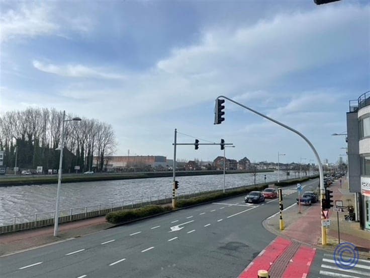 Rented commercial property with triplex apartment in central