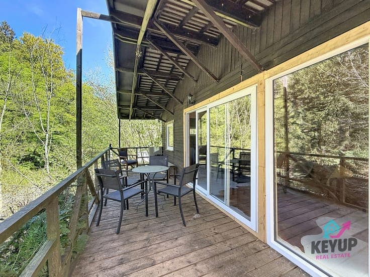 Renovated chalet with a 20 m² terrace.