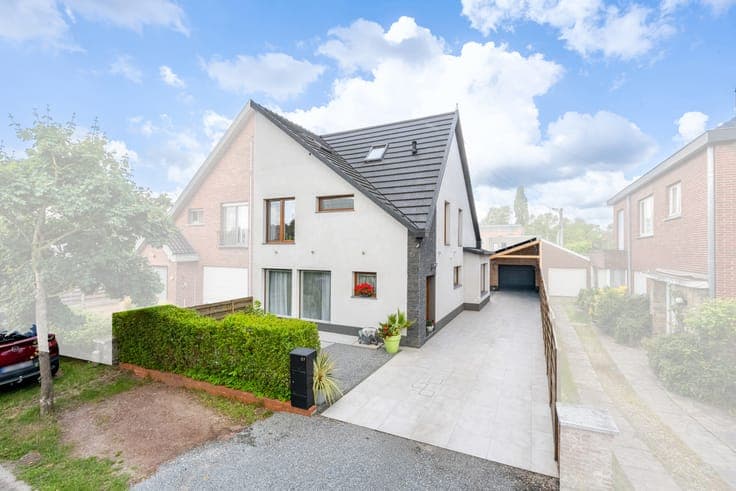Energy-efficient, move-in-ready 5-bedroom detached house