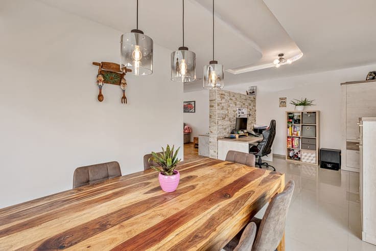 Energy-efficient, move-in-ready 5-bedroom detached house