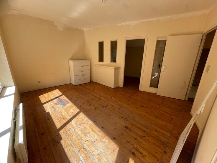 1-Bedroom House in Forest, with a Garden; Renovation Needed