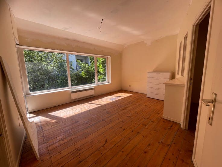 1-Bedroom House in Forest, with a Garden; Renovation Needed