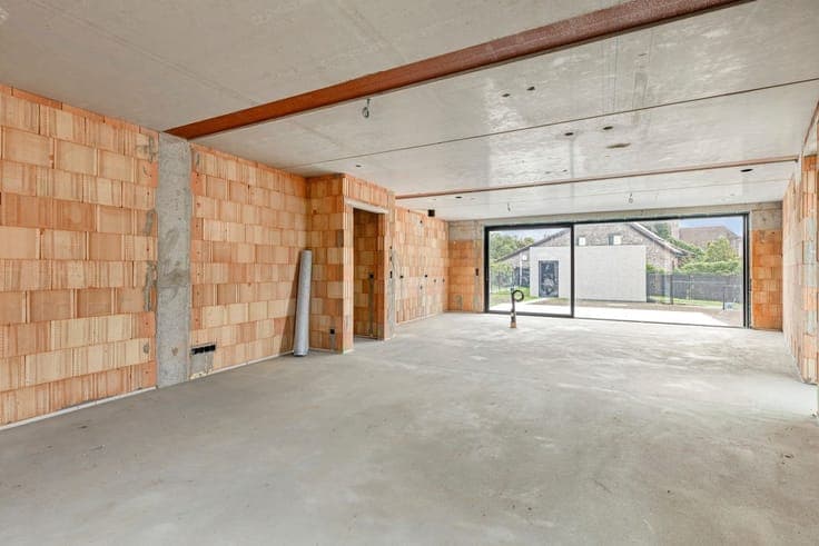Niewbouw halfopen Bebouwing met 4 slaapkamer en bureau