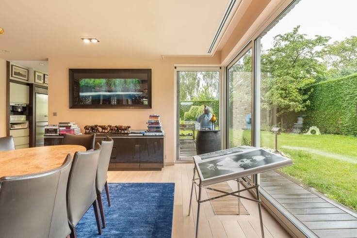 Exclusive villa with pool on a prime location in Wemmel