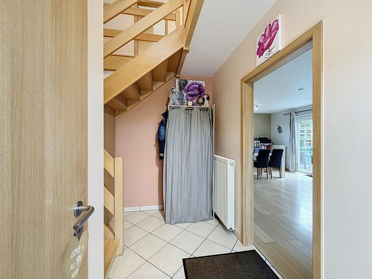 AYE – Charming four-façade house with garden and garage