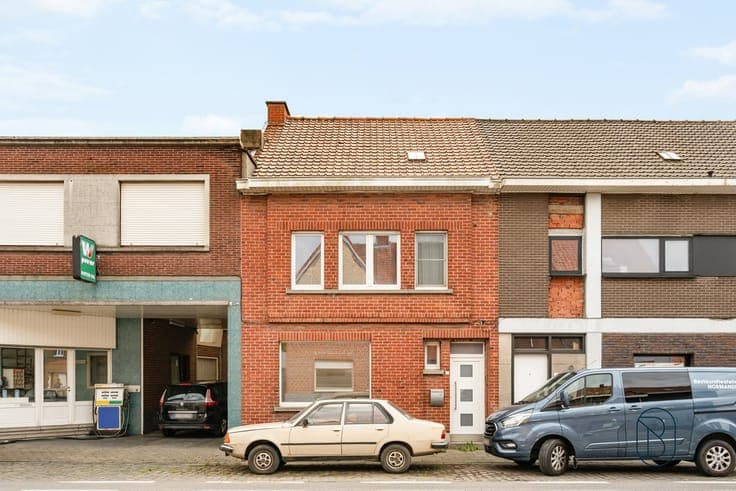 Te renoveren gezinswoning met 3 slaapkamers en grote tuin!