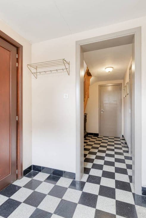Charming bel-étage house with beautiful garden in a prime lo