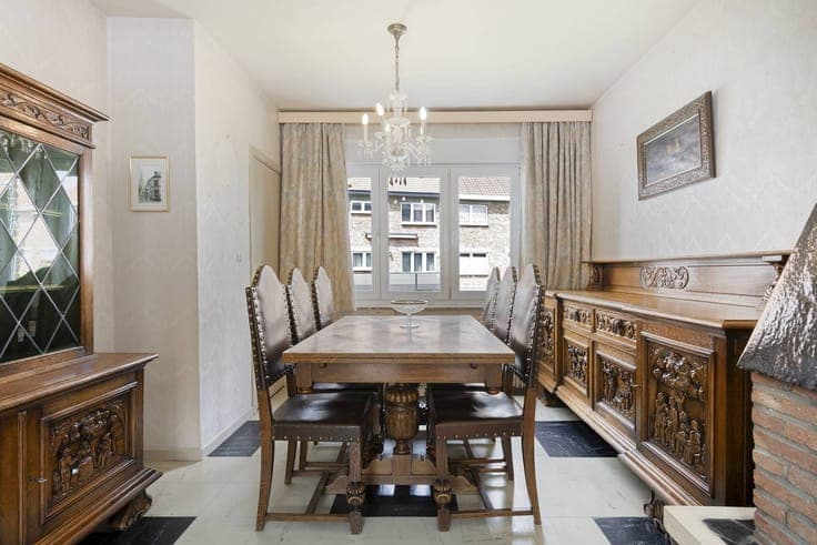 Charming bel-étage house with beautiful garden in a prime lo