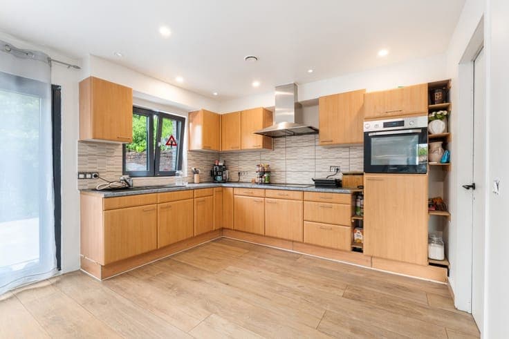 Spacious detached home with large garden