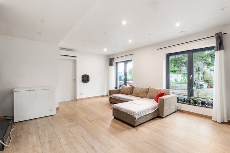 Spacious detached home with large garden
