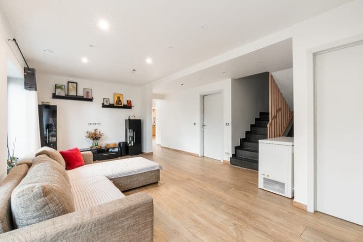 Spacious detached home with large garden