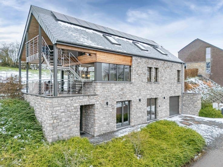 4-Bedroom Villa for Sale in Érezée