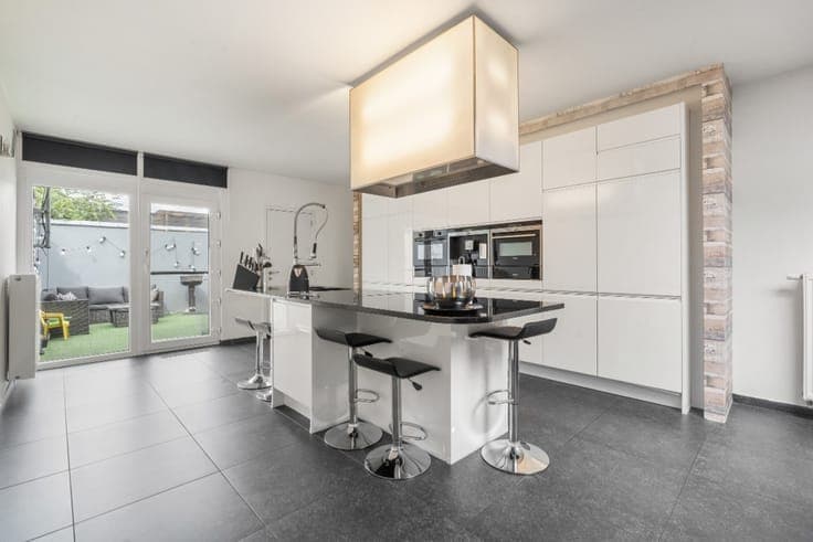 Spacious house with garage in Ghent