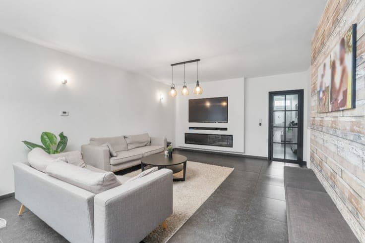 Spacious house with garage in Ghent