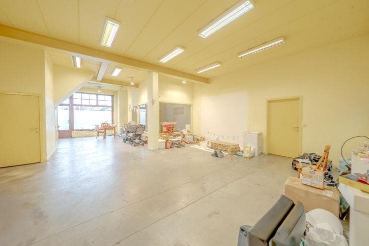 Ready-to-move-in property with ample storage space in Alver…