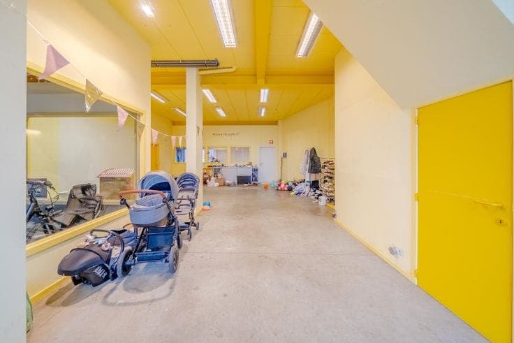 Ready-to-move-in property with ample storage space in Alver…