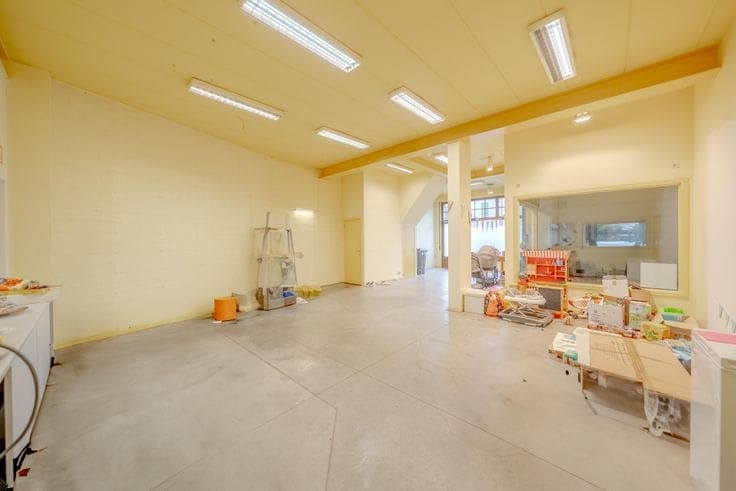Ready-to-move-in property with ample storage space in Alver…