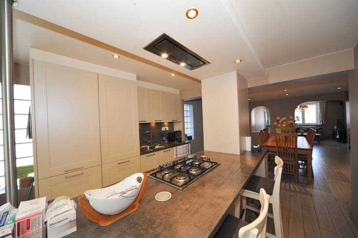 Ready-to-move-in bel étage, ideally located in Buizingen.