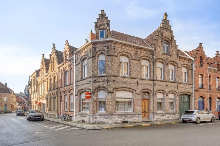 Karaktervolle burgerwoning met uitzonderlijke charme en t...