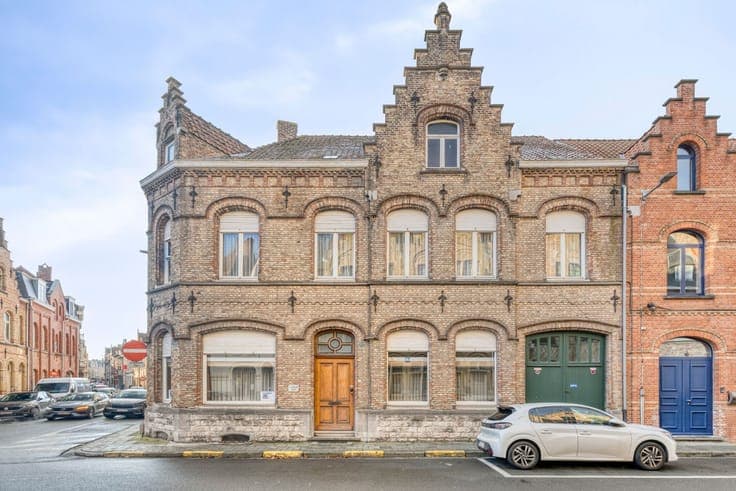 Karaktervolle burgerwoning met uitzonderlijke charme en t...
