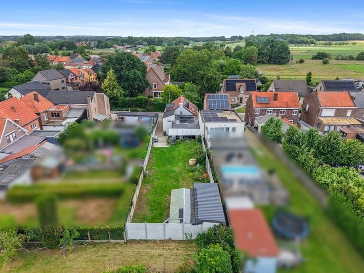 CHARMANTE OPEN BEBOUWING MET RUIME TUIN IN LINTER