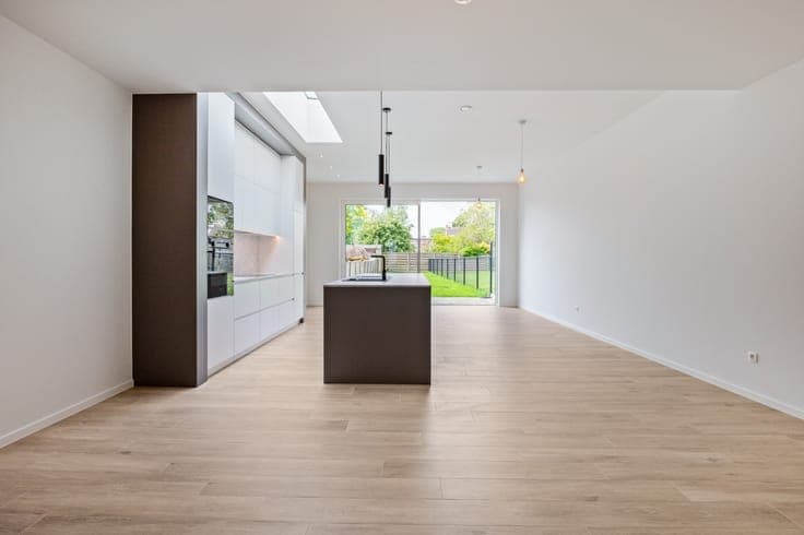 Ruime nieuwbouwwoning met 3 slpk., grote tuin en inpandig...