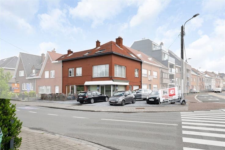 Revenue property - with 3 apartments