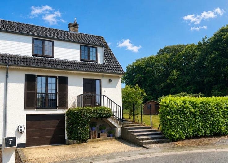 Charming semi-detached house in Bierges