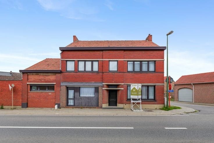 RUIME OPEN BEBOUWING MET 5 SLAAPKAMERS EN 290M² WOONOPPER...