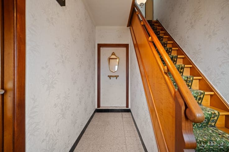 Ruime vrijstaande woning met groot renovatiepotentieel op...