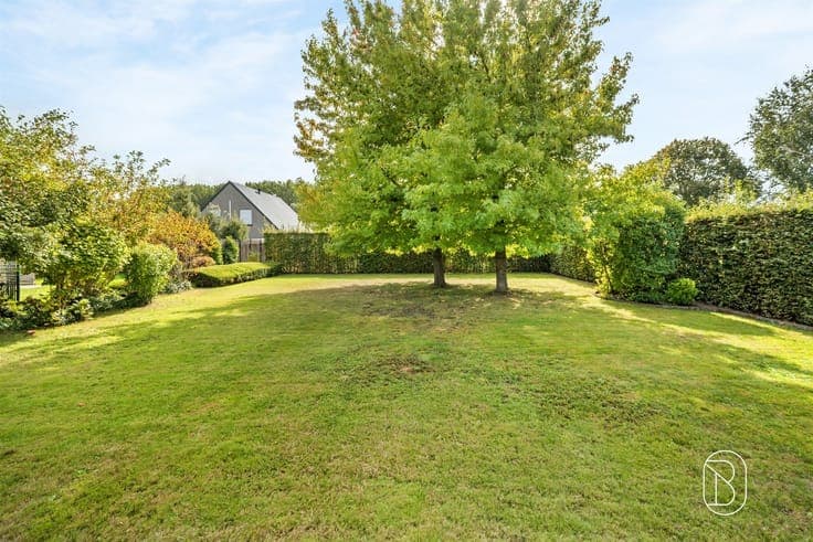 Spacious 3-room bungalow with a garage & garden in Berchem