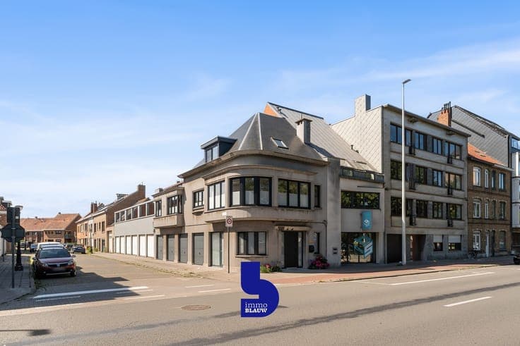 Karaktervolle hoekwoning met garage